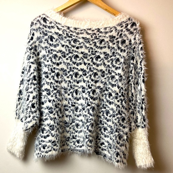 XOXO women’s white leopard print sweater, large, SUPER SOFT & COZY - Picture 2 of 6